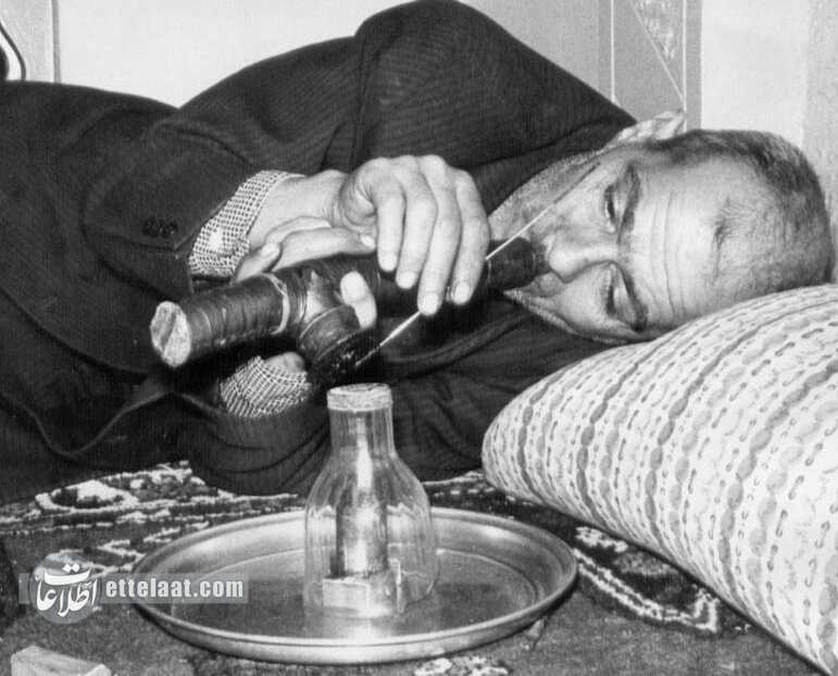 میزان مصرف تریاک در تهران ۱۳۳۴ +تصاویر شیره‌کش‌خانه‌های پایتخت