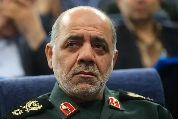 اولین تصاویر از حضور فرمانده جدید قرارگاه خاتم الانبیا (ص) در منزل شهید سلامی