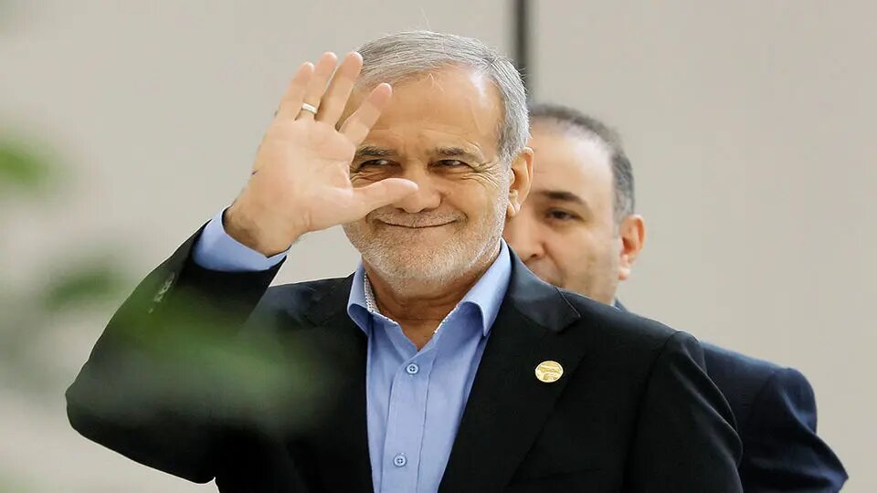 پزشکیان خطاب به دانش‌آموزان: شما از طلا هم ارزشمندترید +ویدیو