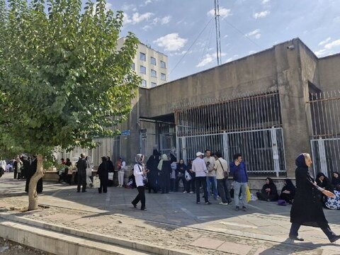 ازدحام مهاجران افغان در این خیابان تهران؛ ماجرا چیست؟ +عکس