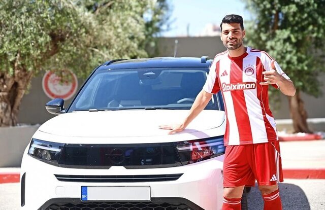 از مهدی طارمی با این خودروی لوکس استقبال شد +عکس