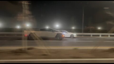 خودروی ایلان ماسک در حوالی تمرین تیم ملی ایران رویت شد +ویدیو