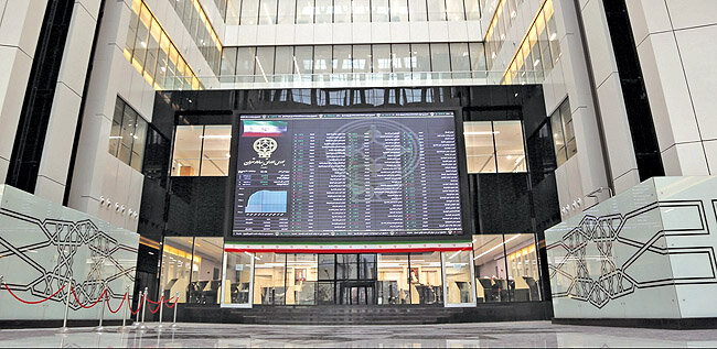 بازار سهام زیر سایه دلار و طلا؛ این پیش‌بینی بورس را از دست ندهید