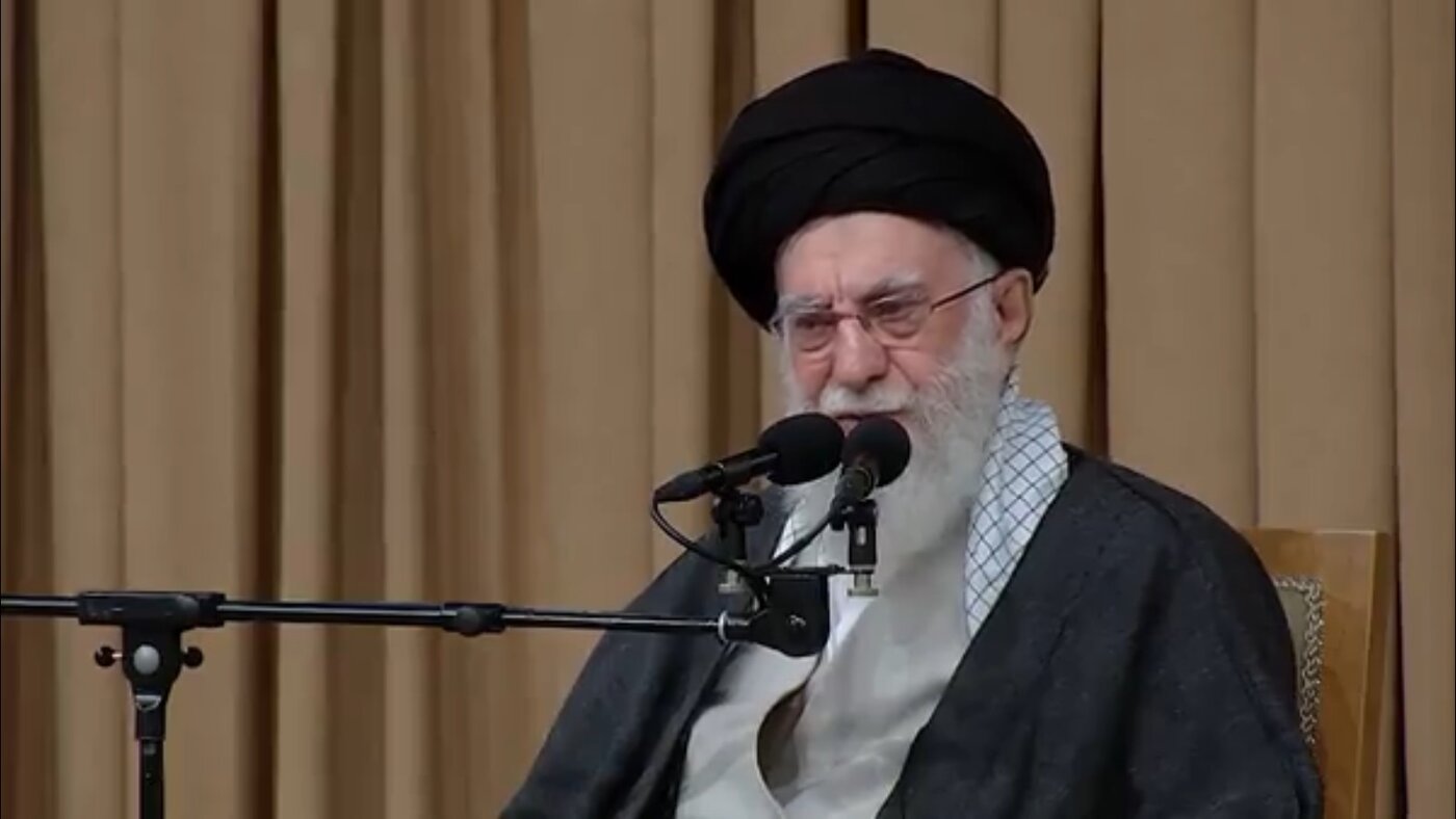 آیت‌الله سیدعلی خامنه‌ای، رهبر انقلاب