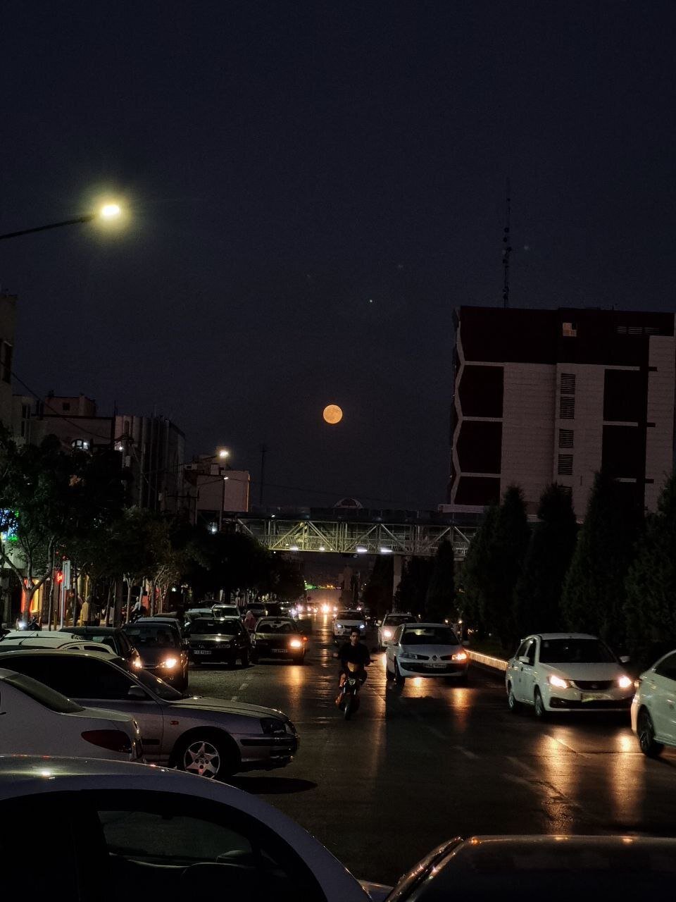 تصاویری از ماه قرمز در آسمان مشهد را ببینید +ویدئو