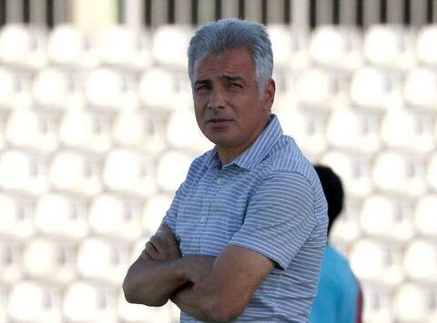 اکبرپور: مگر کریم باقری در پرسپولیس مبصر است؟