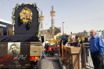 تصاویر تشییع باشکوه آتش‌نشان جوان مشهدی!