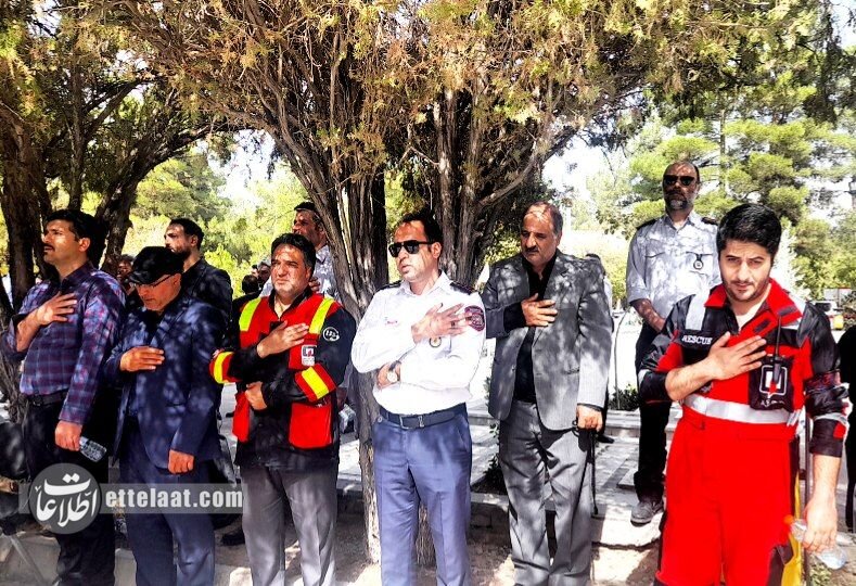 خداحافظی مردم با مشهد با یک قهرمان؛ آتش‌نشان شهید به خانه ابدی رفت +تصاویر