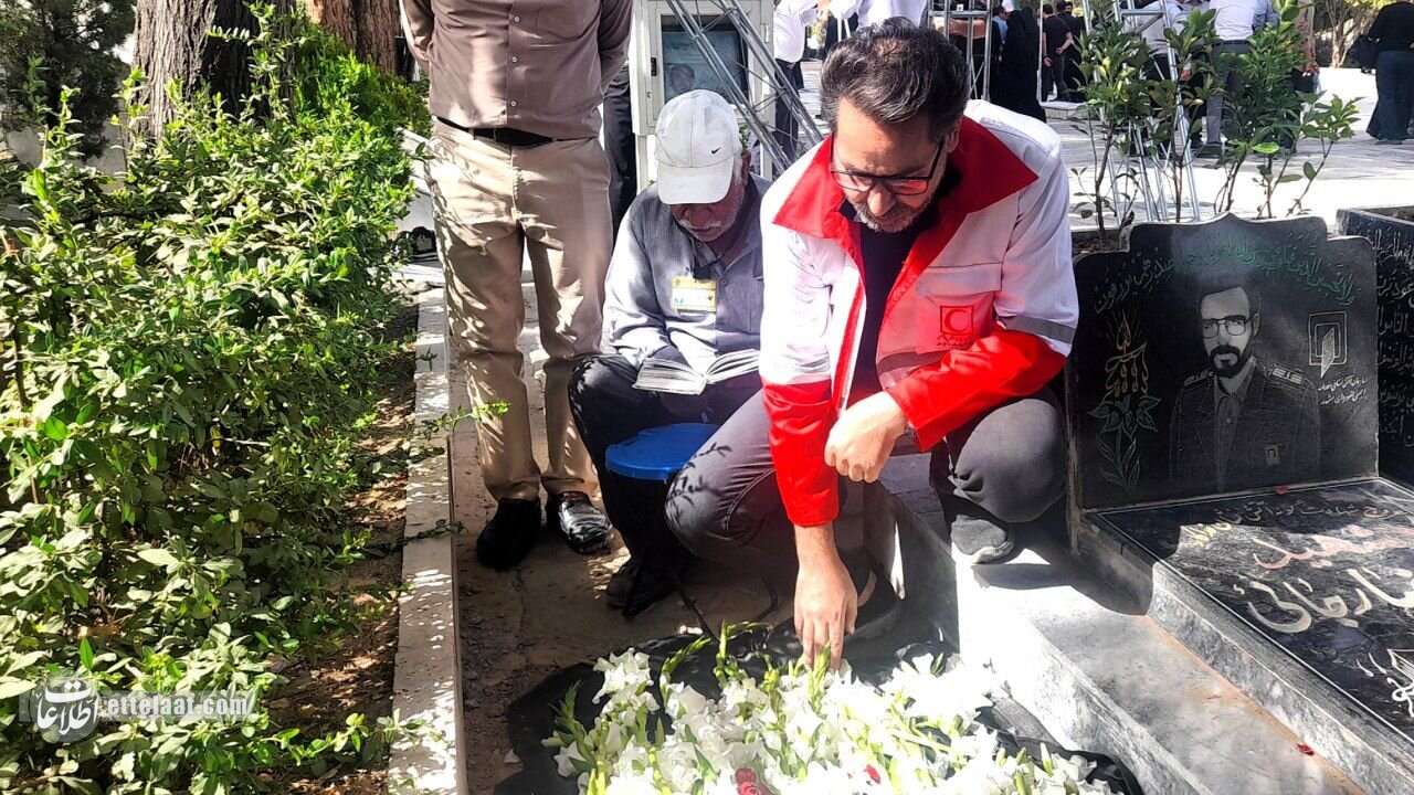 خداحافظی مردم با مشهد با یک قهرمان؛ آتش‌نشان شهید به خانه ابدی رفت +تصاویر