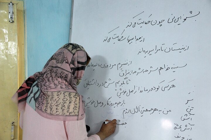 زبان فارسی با شیوه‌های نوین در کلاسی به وسعت جهان تدریس می‌شود