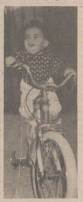 این کودک ۲ ساله ۷ مادربزرگ و ۲ پدربزرگ داشت! +عکس و جزئیات