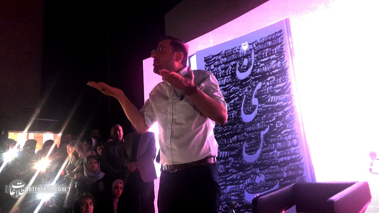 قطع برق در جشن امضای کتاب «نیست» فاضل نظری خبرساز شد +ویدیو