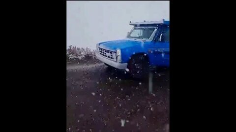 بارش شدید برف تابستانی مردم این استان را شوکه کرد +ویدیو