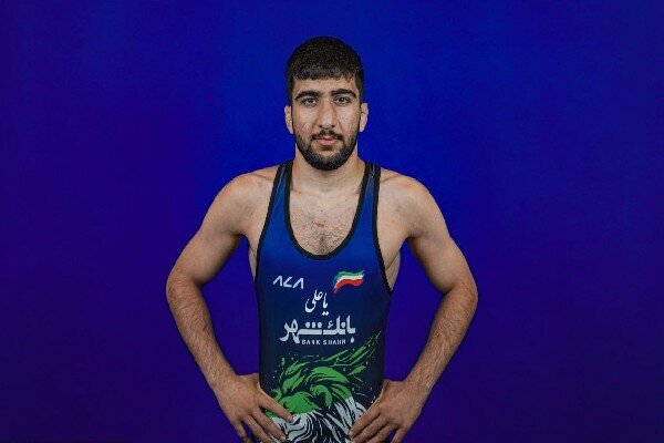 این پسر دستفروش همه ایران را شگفت‌زده کرد +عکس