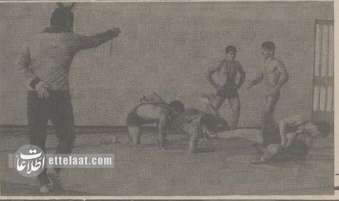 کشتیگیر ایرانی هنگام پخش سرود آمریکا از روی سکو پایین آمد +عکس