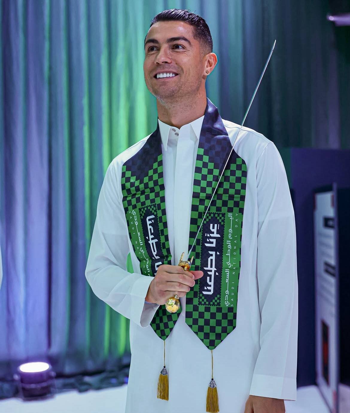 رونالدو شمشیر به دست گرفت و در عربستان خبرساز شد +عکس