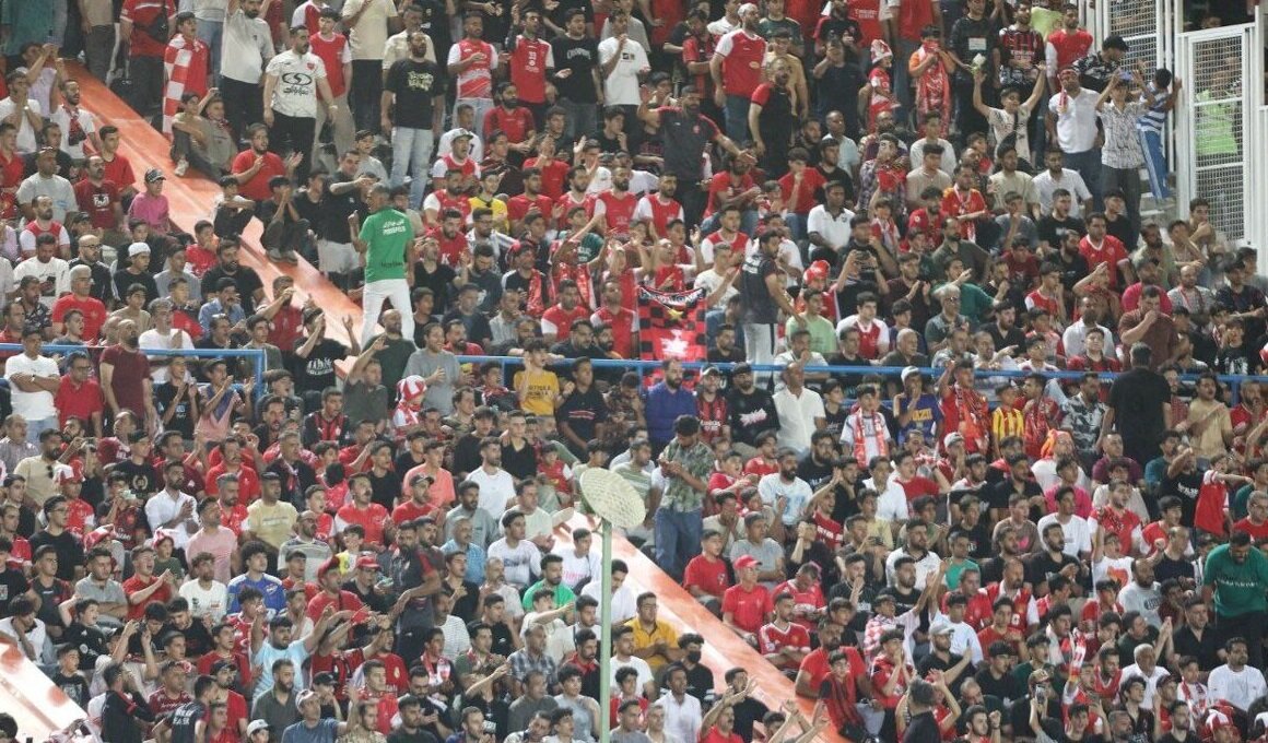 لیدرهای پرسپولیس مردم را کتک زدند!