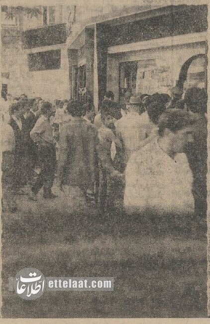 وقتی مردم برای کتاب درسی جلوی کتابفروشیها شب میخوابیدند! +تصاویر