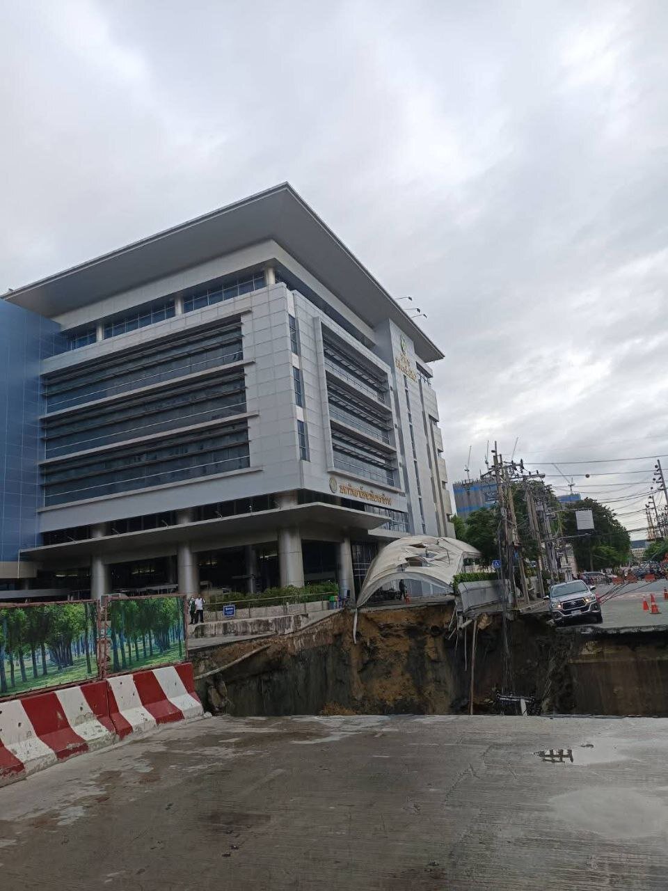 فرو نشست ۵۰ متری زمین در قلب بانکوک همه را غافلگیر کرد +ویدیو