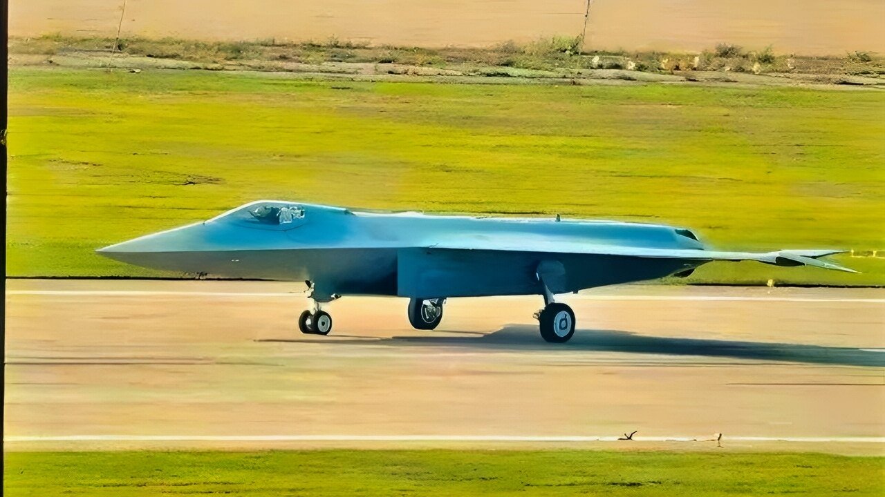 تصاویر جدید از جنگنده J-50 چینی در حال پرواز آزمایشی