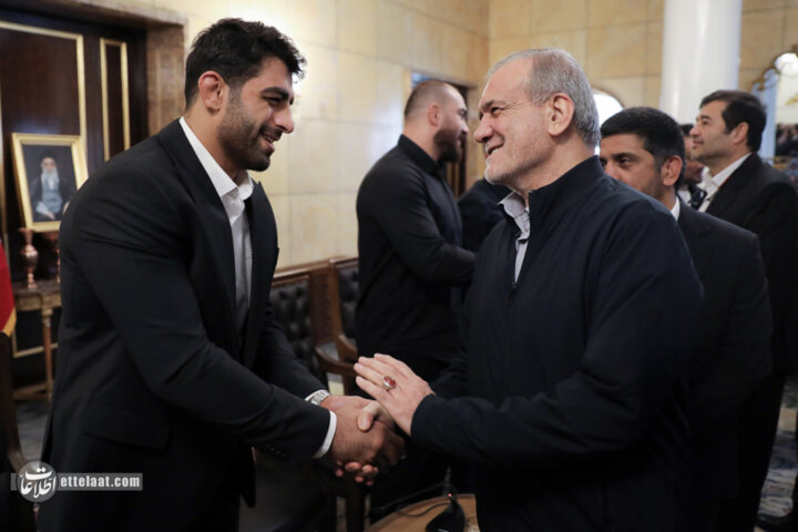 دیدار قهرمانان کشتی با مسعود پزشکیان