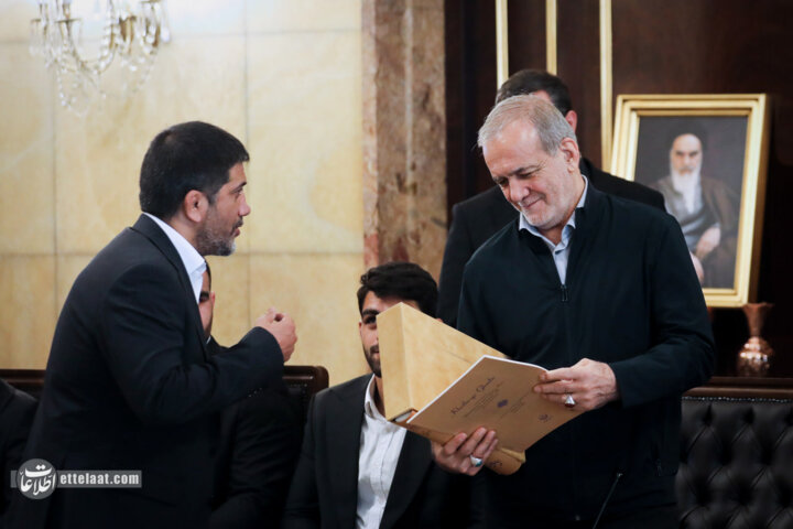 دیدار قهرمانان کشتی با مسعود پزشکیان