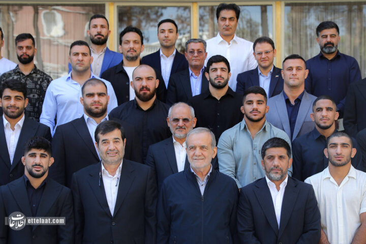 دیدار قهرمانان کشتی با مسعود پزشکیان