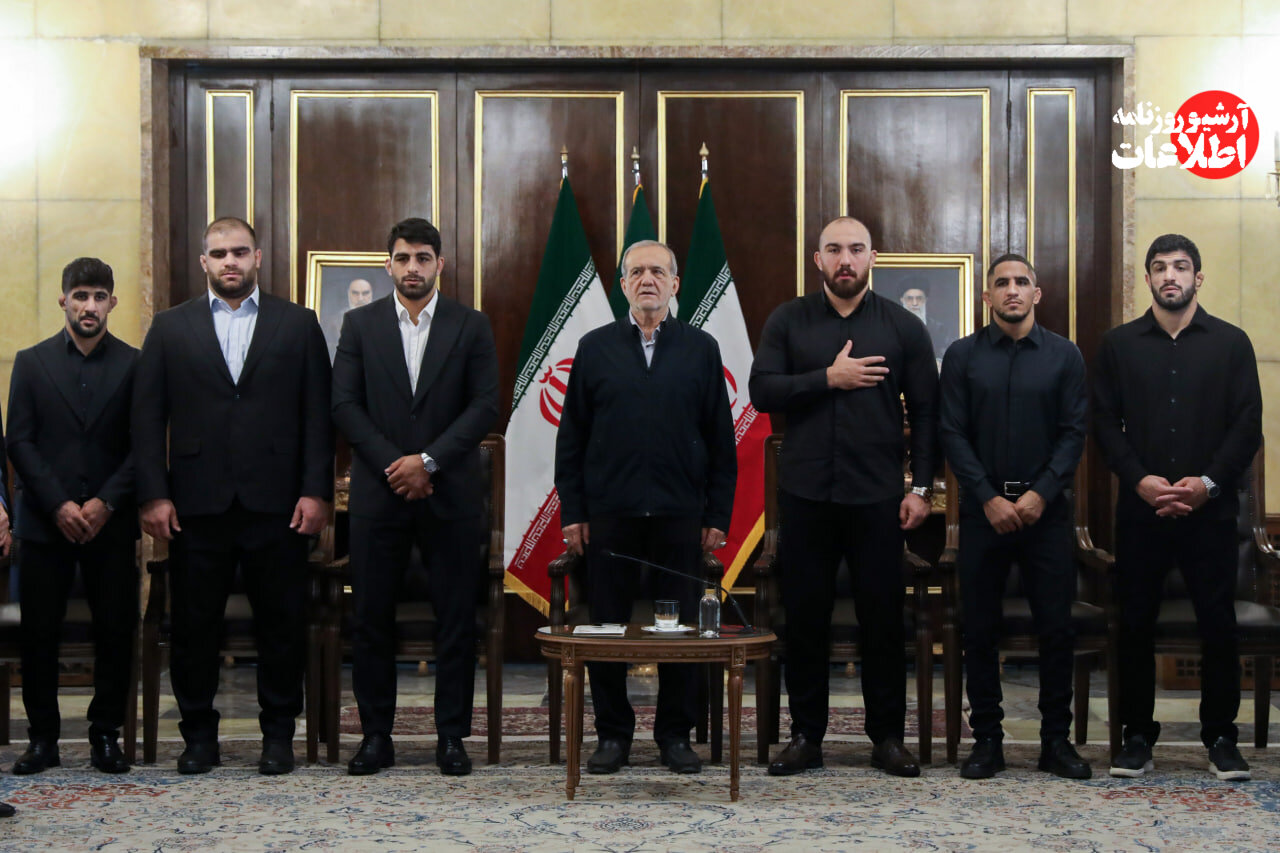 پزشکیان قهرمانان کشتی را سورپرایز کرد +عکس