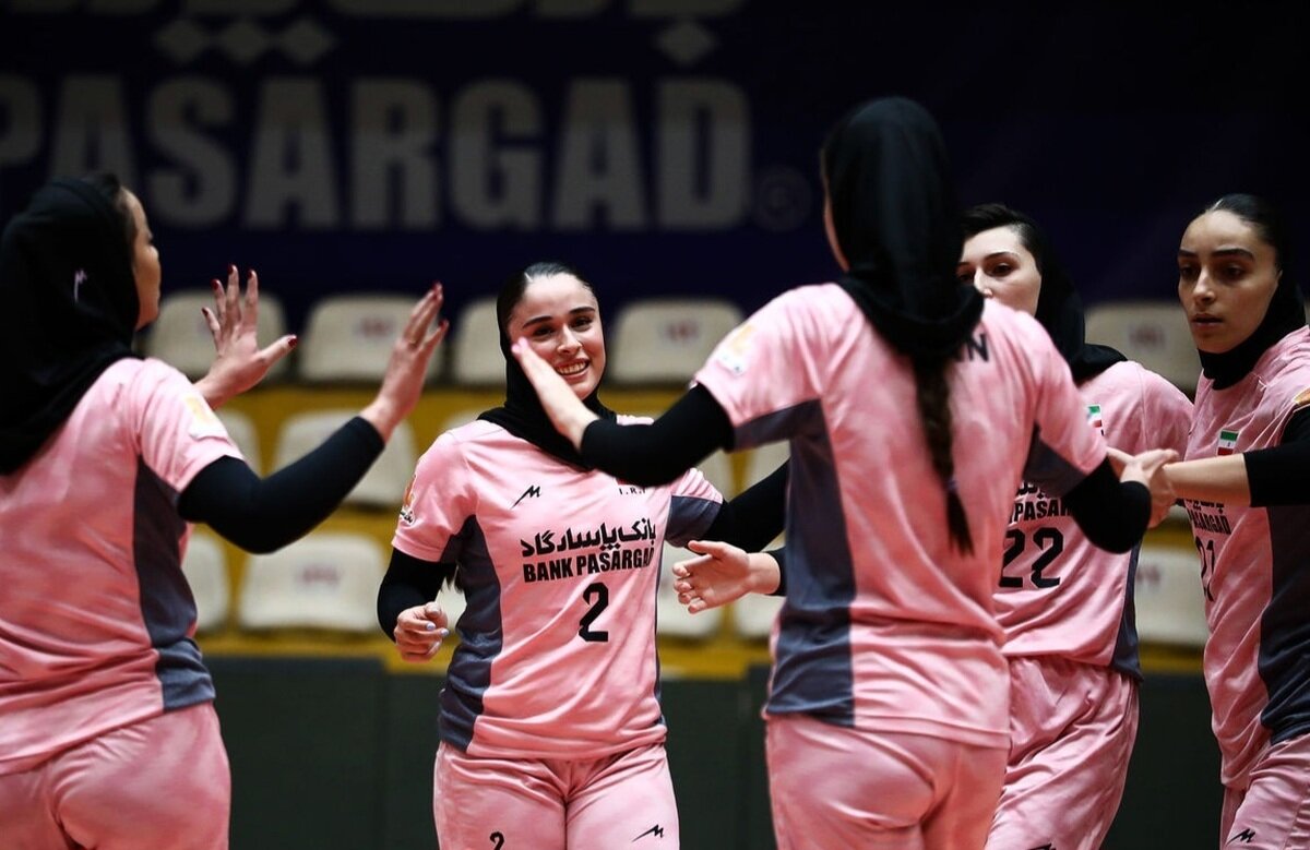 ویدیو| سلام نظامی دختران سروقامت ایرانی را تماشا کنید