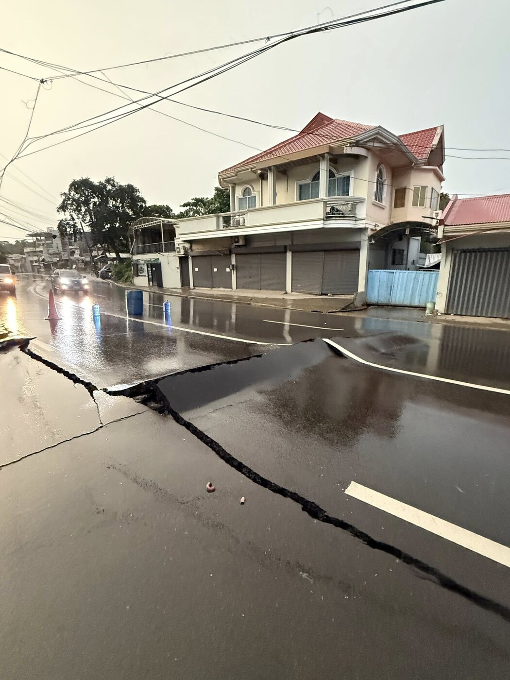 زلزله ۶.۹ ریشتری در فیلیپین ۶۹ کشته بر جای گذاشت+ ویدیو