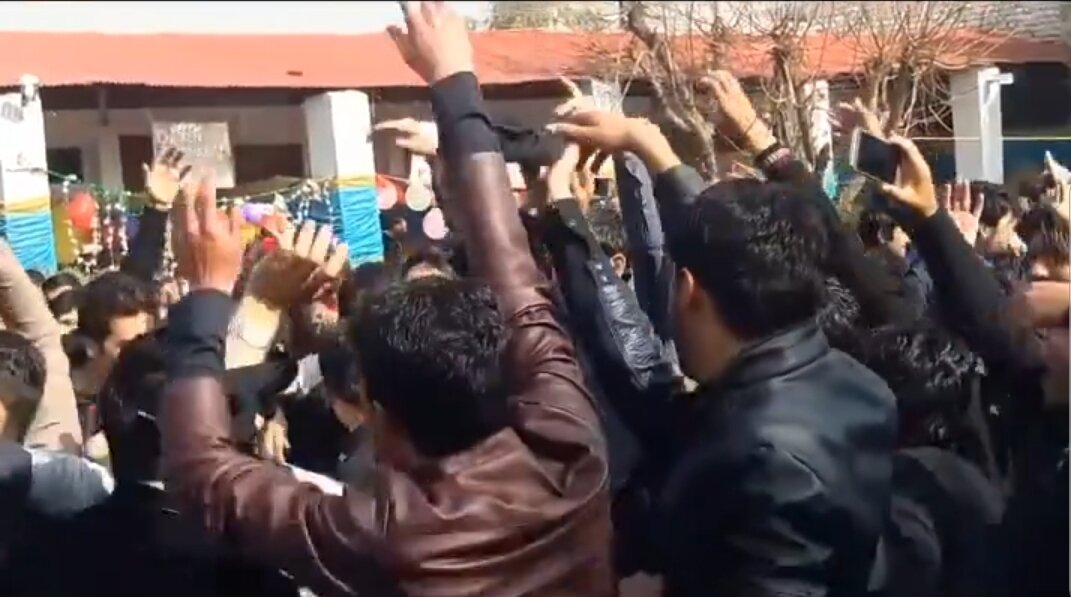 جشن و پایکوبی افغان‌ها بعد از بازگشت اینترنت! +ویدیو