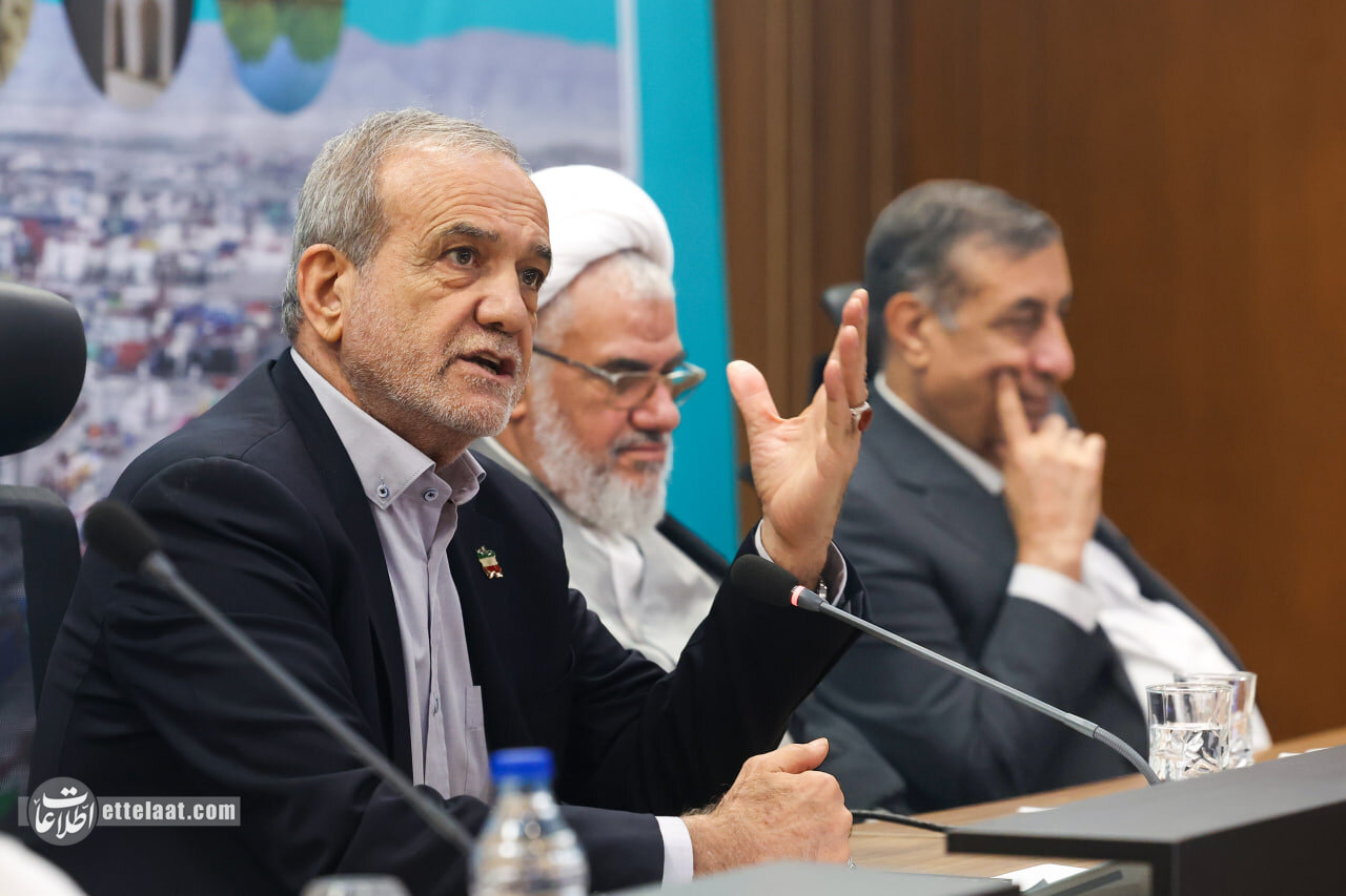 ویدیو| تذکر رئیس‌جمهور به خاطر هوای سرد سالن در هرمزگان