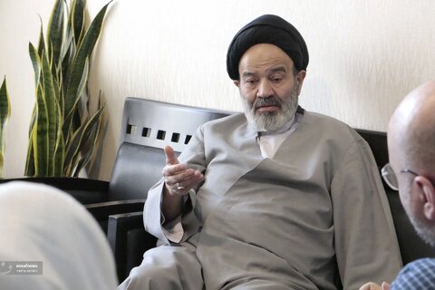 ادعای یک فعال سیاسی: حداقل روحانی ۸ سال کشور را اداره کرد اما جلیلی آدم ضعیفی است