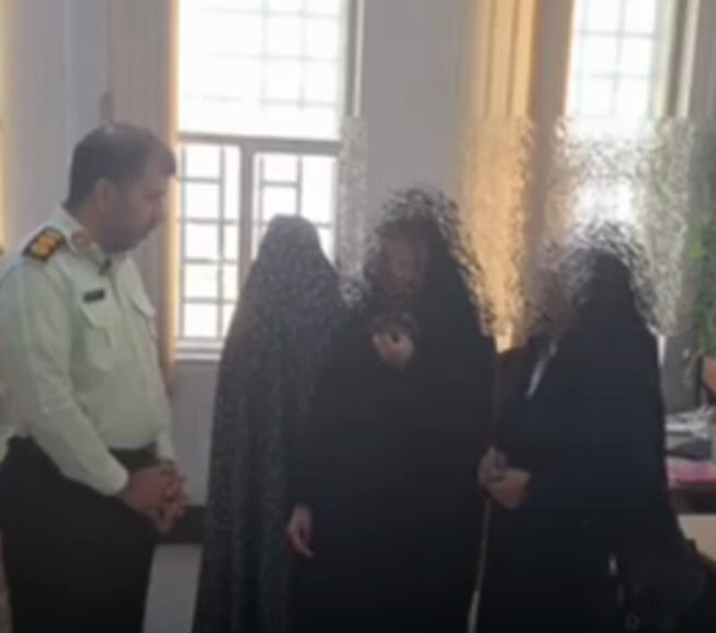 ویدیو| زن جیب‌بر در اصفهان به دام پلیس افتاد