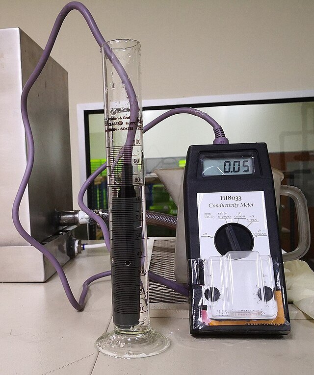 بررسی دقت و خطای دستگاههای EC متر