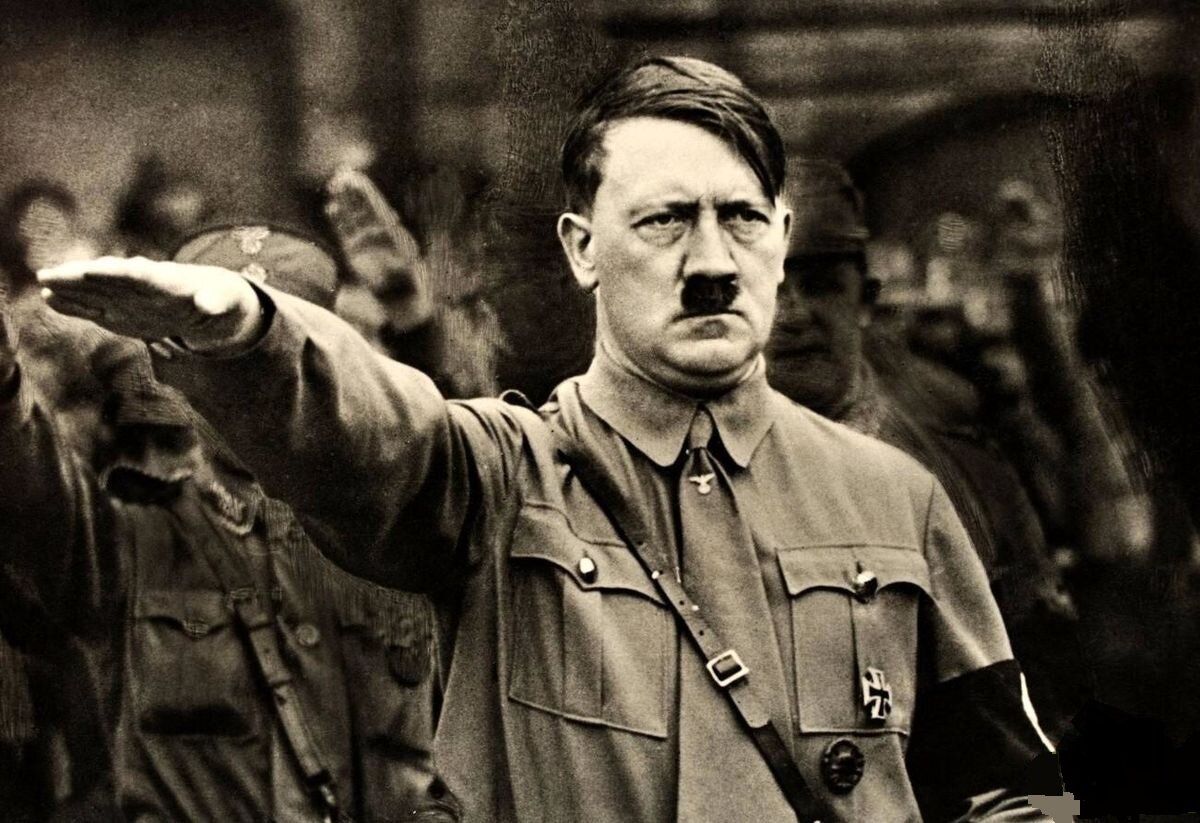 هیتلر زنده است! +جزئیات