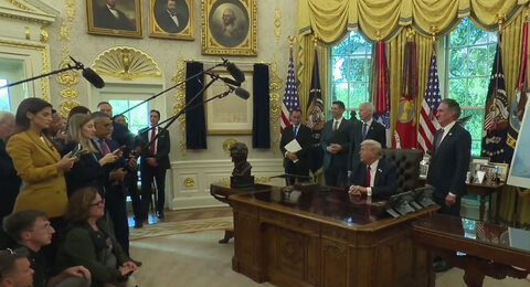 ترامپ به گرتا تونبرگ: دیوانه دردسرساز! +ویدیو