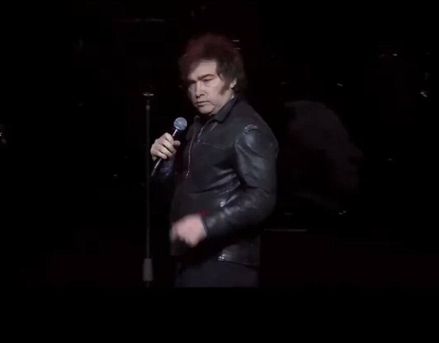 ویدیو| آواز خوانی آقای رئیس جمهور را دیده بودید؟