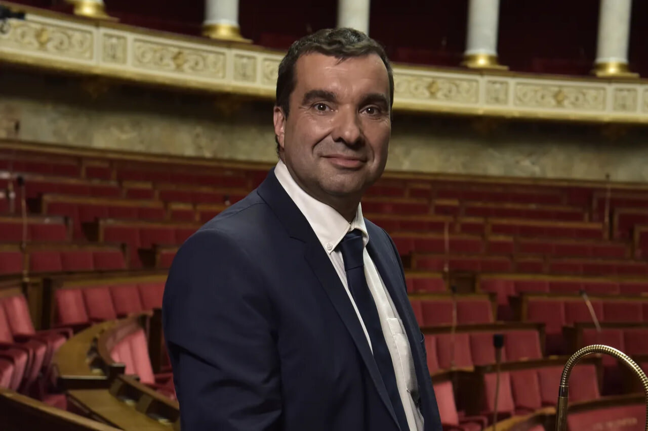 متحد مکرون: رئیس جمهور مشکل روانی شخصی دارد +ویدیو