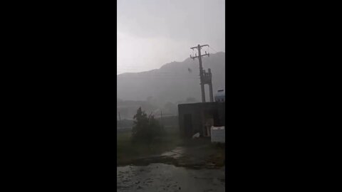 طوفان تندری و بارش سیل‌آسای باران در هرمزگان مردم را شوکه کرد +ویدیو