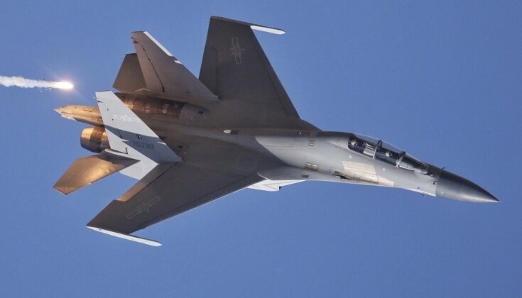 نبرد جنگنده‌های J-16 چین با F-22  آمریکا؛ چه کسی پیروز شد؟