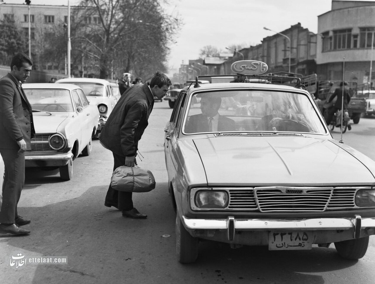 عکس تاکسیهای تهران وقتی ۲ مسافر جلو مینشستند!
