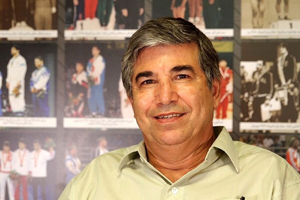 انتقادات تند نراقی، پیشکسوت استقلال: بازیکن ۲ میلیون دلاری چرا نیمکت‌نشین شد؟