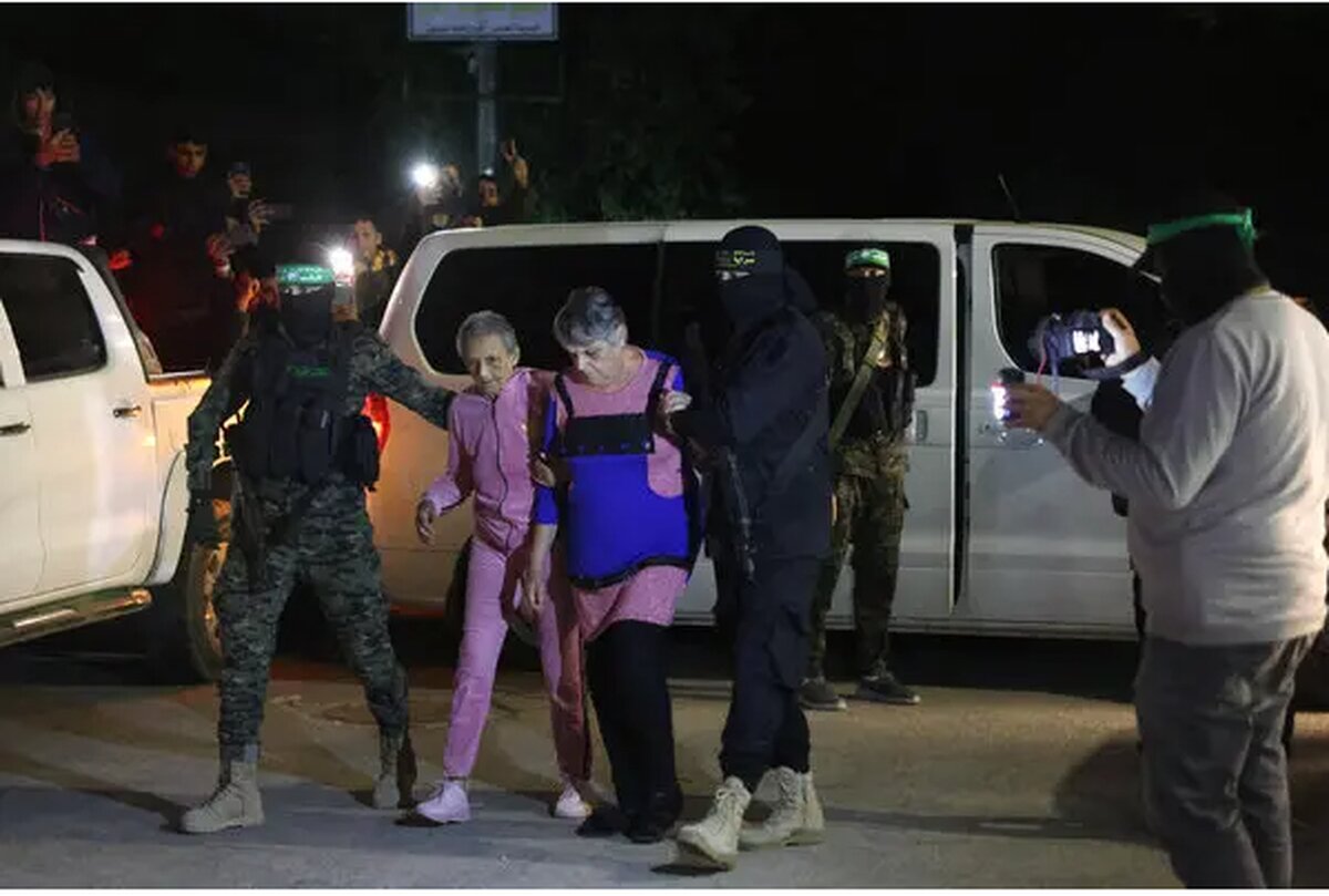 اولین تصاویر منتشر شده از فرایند تبادل اسرا میان حماس و اسرائیل +ویدیو