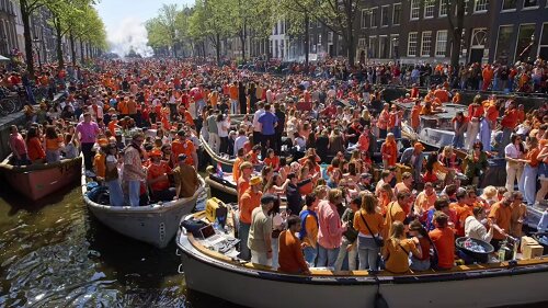 تصاویر جالب از کارناوال بزرگ نارنجی در هلند را ببینید