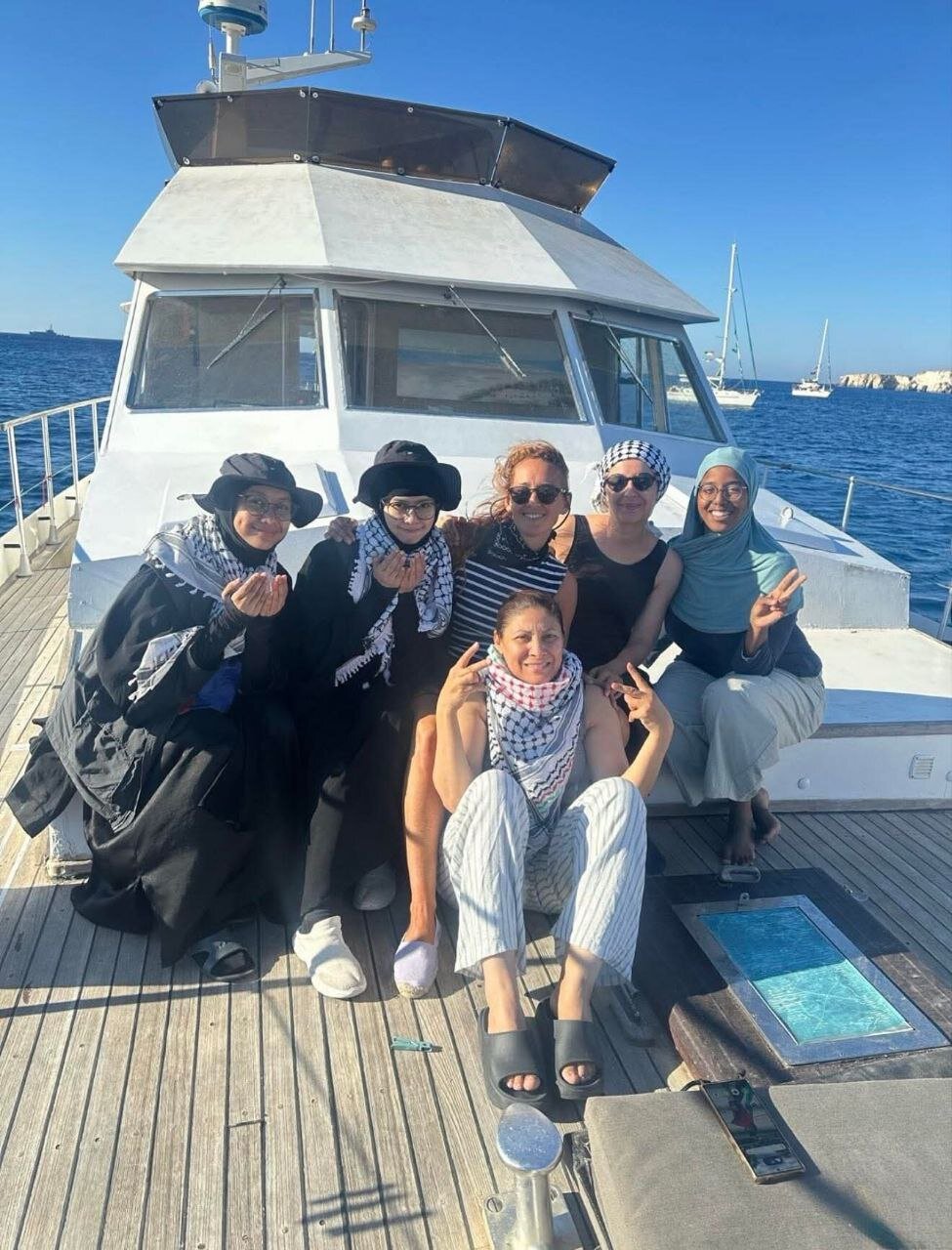 با حجاب و بیحجاب برای غزه قیام میکنند