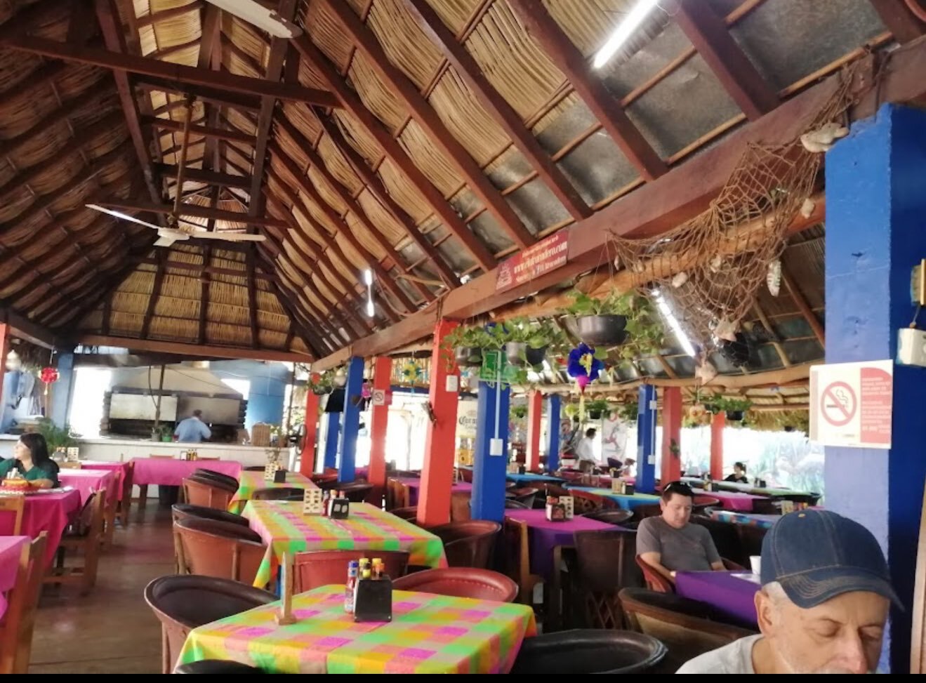 رستوران معروف وسط دریا پیدا شد +ویدیو