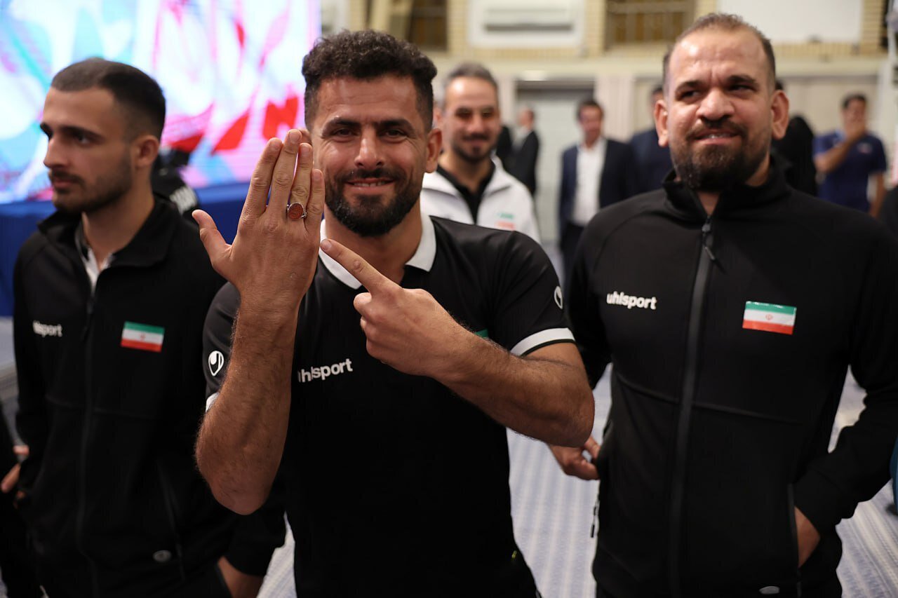 انگشتر رهبر انقلاب به این ورزشکار رسید +عکس