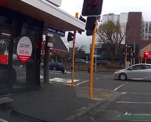 وقتی آدم را باد می‌برد +ویدیو