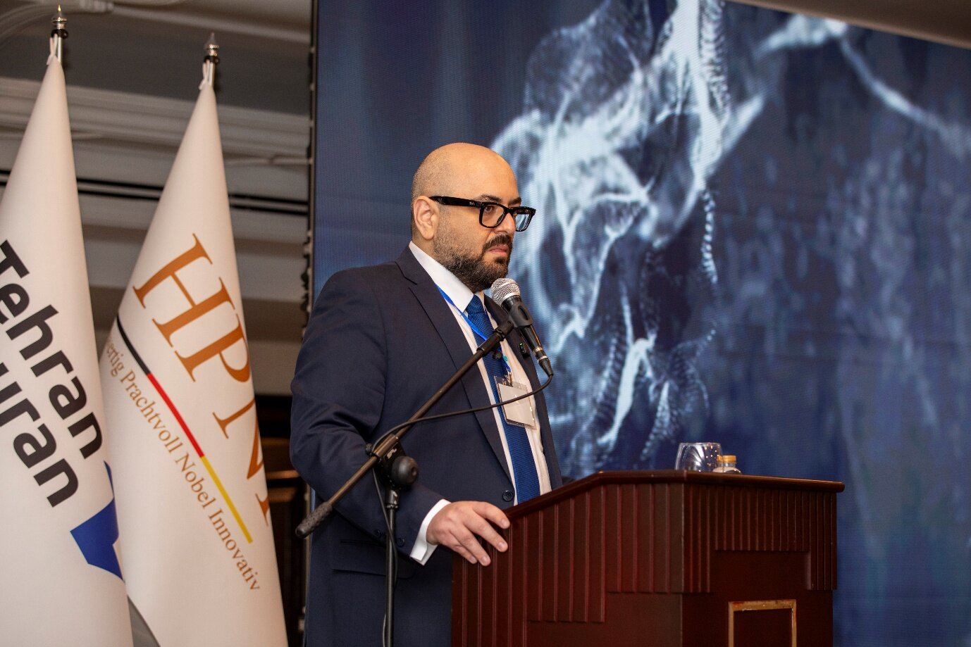 برند لزور با شعار الهامبخش «اصیل باش»